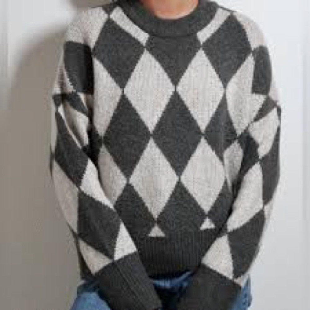 ABERCROMBIE AND FITCH Gray Argyle Sweater